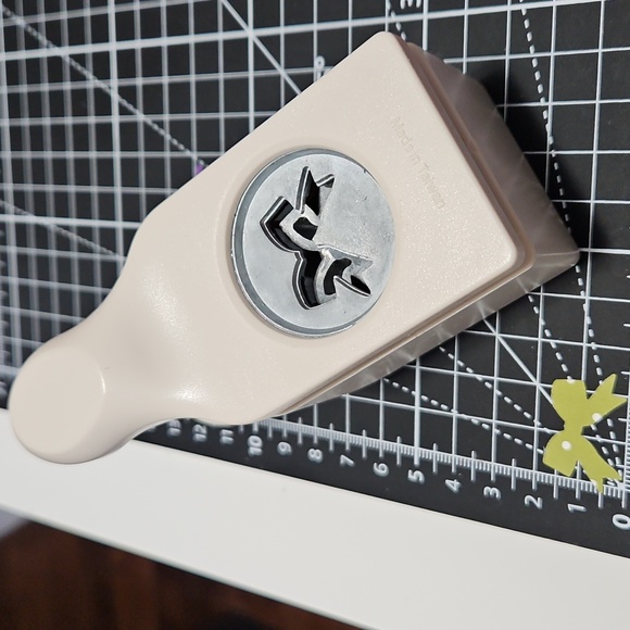 Bow paper punch - Picture 2 of 3